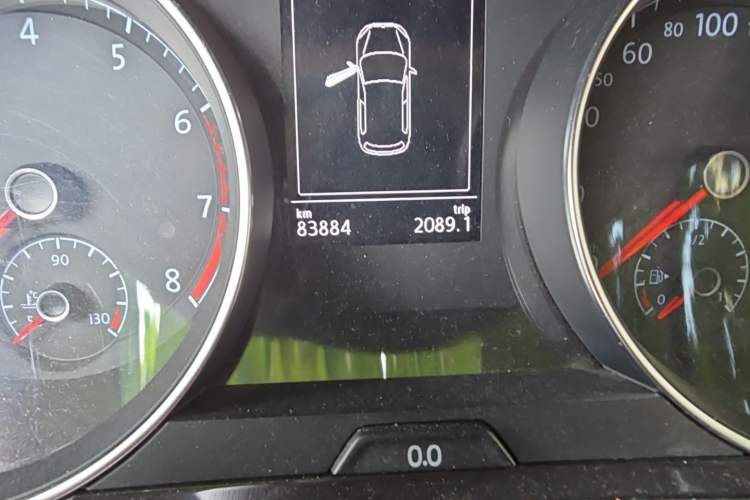Used Volkswagen Golf 2017 1.6L Automatic Comfort Million-Vehicle Anniversary Edition Odometer Close Up