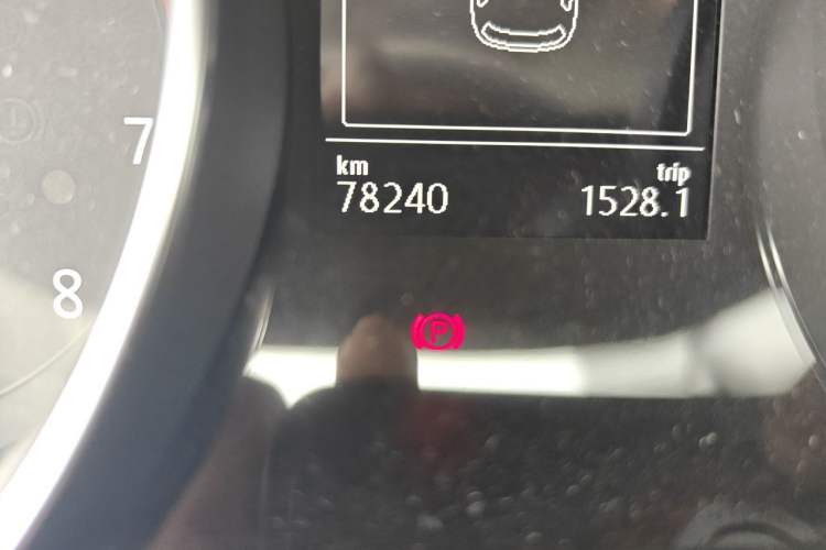 Used Volkswagen Golf 2017 230TSI Automatic Comfort Edition – Celebrating Milestone of One Million Units Odometer Close Up