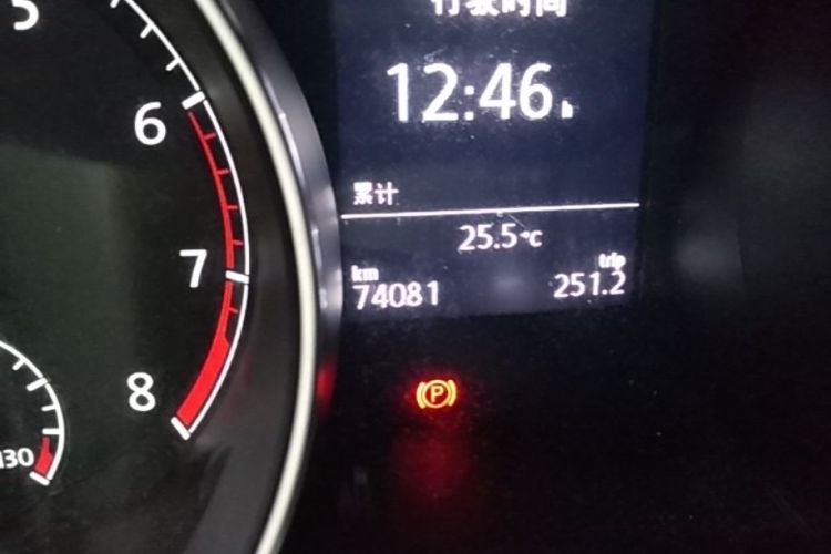 Used Volkswagen Golf 2017 1.6L Automatic Comfort Million-Vehicle Anniversary Edition Odometer Close Up