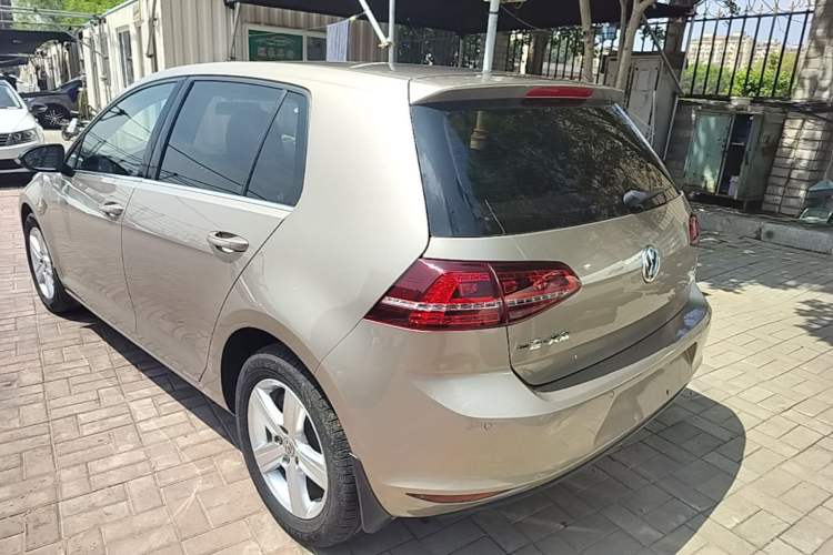 Used Volkswagen Golf 2017 1.6L Automatic Comfort Million-Vehicle Anniversary Edition Rear Left 45 Deg