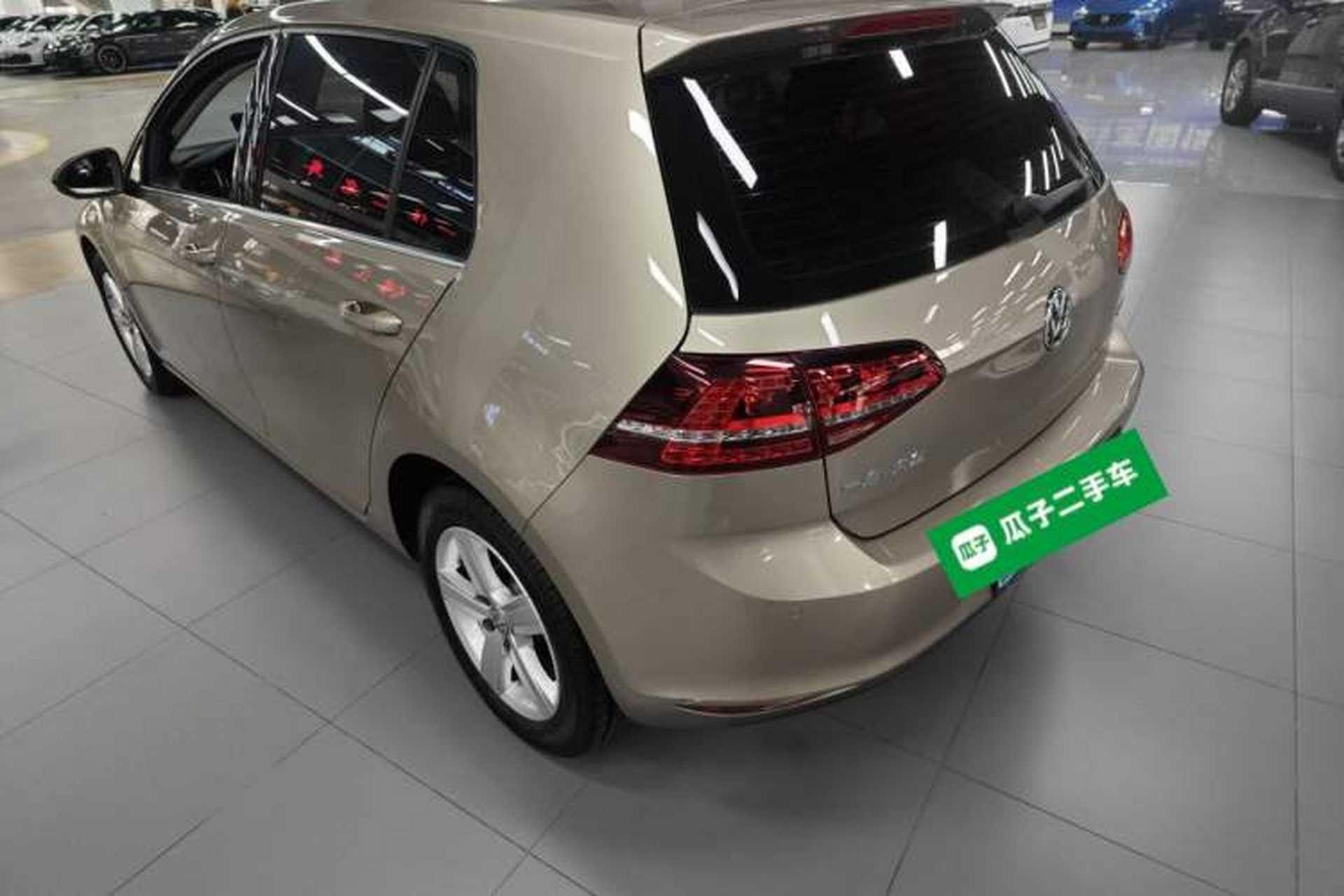 Used Volkswagen Golf 2017 1.6L Automatic Comfort Million-Vehicle Anniversary Edition Rear Left 45 Deg