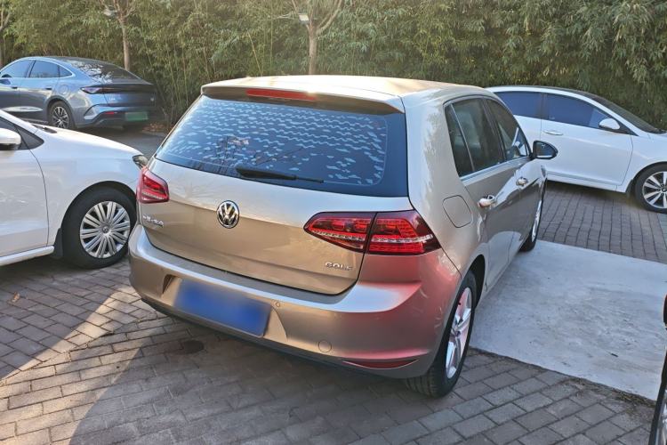 Used Volkswagen Golf 2017 1.6L Automatic Comfort Million-Vehicle Anniversary Edition Rear Right 45 Deg