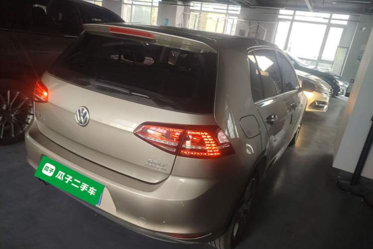 Used Volkswagen Golf 2017 230TSI Automatic Luxury Million-Vehicle Commemorative Edition Rear Right 45 Deg