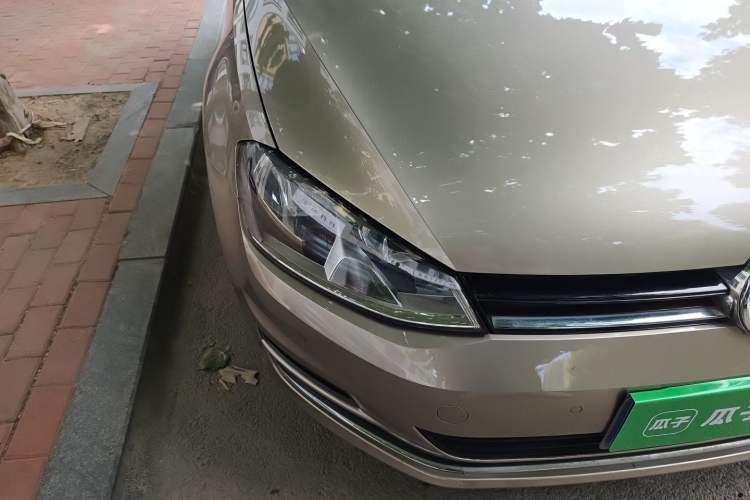 Used Volkswagen Golf 2017 1.6L Automatic Comfort Million-Vehicle Anniversary Edition Right Front Headlight