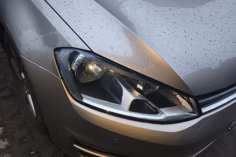 Used Volkswagen Golf 2017 1.6L Automatic Comfort Million-Vehicle Anniversary Edition Right Front Headlight