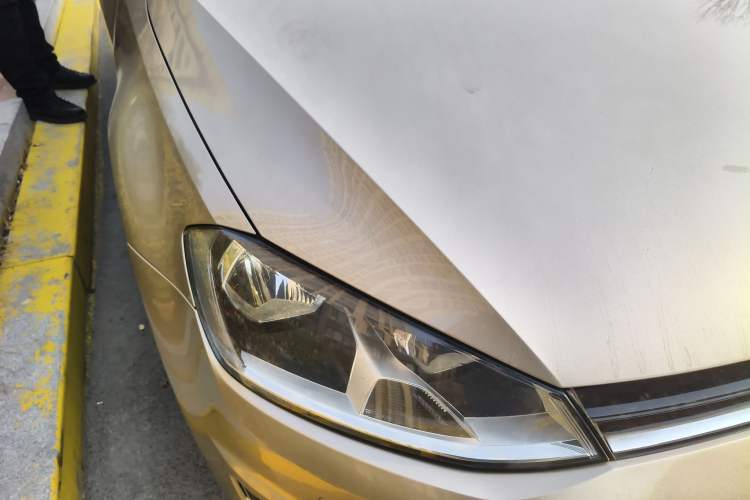 Used Volkswagen Golf 2017 230TSI Automatic Comfort Edition – Celebrating Milestone of One Million Units Right Front Headlight