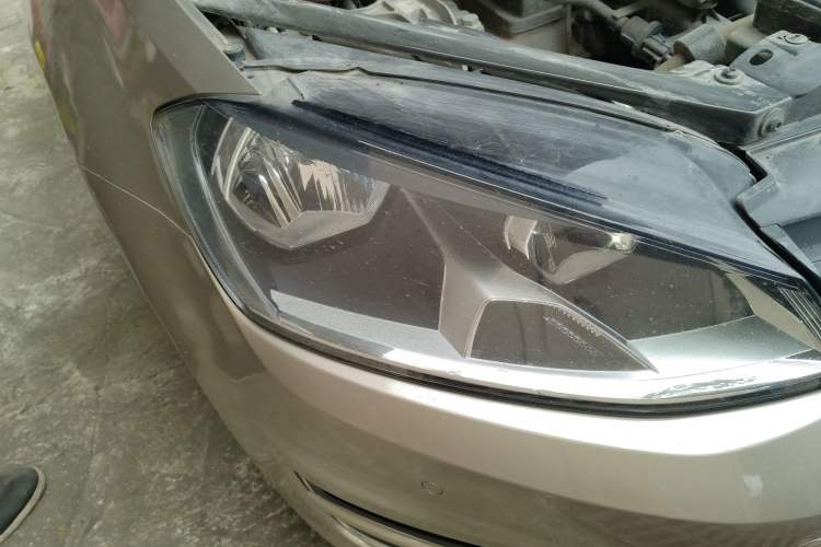Used Volkswagen Golf 2017 1.6L Automatic Comfort Million-Vehicle Anniversary Edition Right Front Headlight