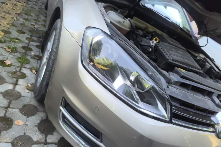 Used Volkswagen Golf 2017 1.6L Automatic Comfort Million-Vehicle Anniversary Edition Right Front Headlight