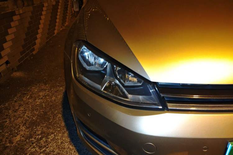 Used Volkswagen Golf 2017 230TSI Automatic Comfort Edition – Celebrating Milestone of One Million Units Right Front Headlight