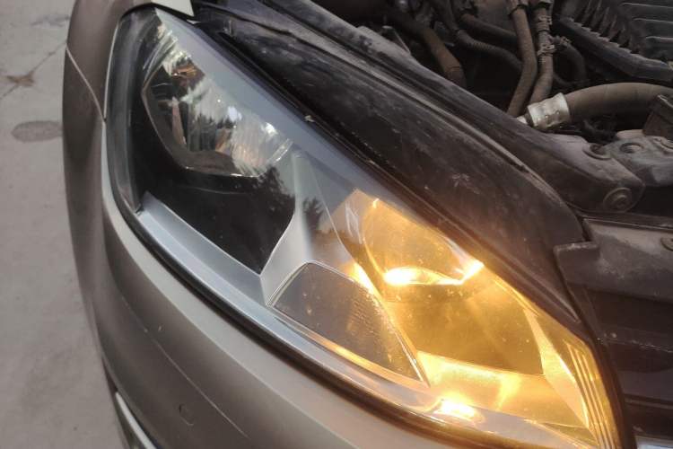 Used Volkswagen Golf 2017 230TSI Automatic Luxury Million-Vehicle Commemorative Edition Right Front Headlight