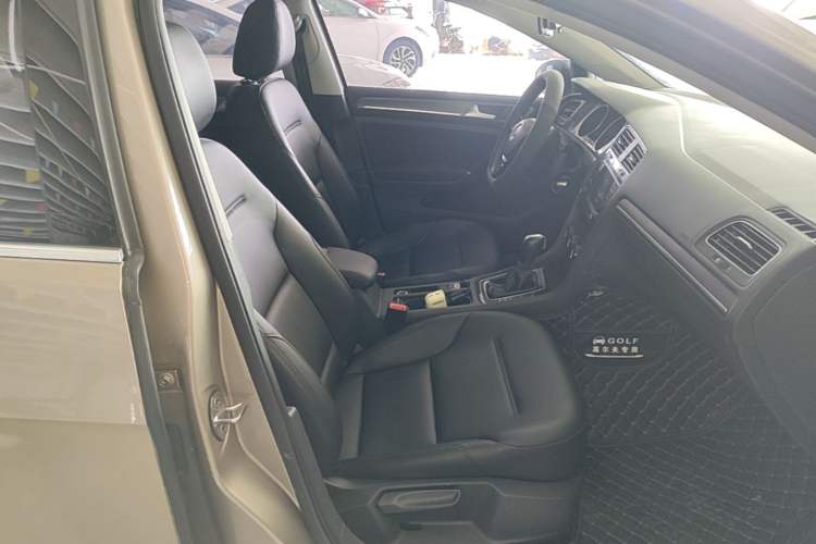 Used Volkswagen Golf 2017 230TSI Automatic Comfort Edition – Celebrating Milestone of One Million Units Right Front Seat