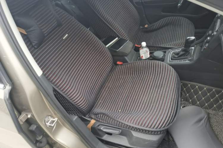 Used Volkswagen Golf 2017 1.6L Automatic Comfort Million-Vehicle Anniversary Edition Right Front Seat