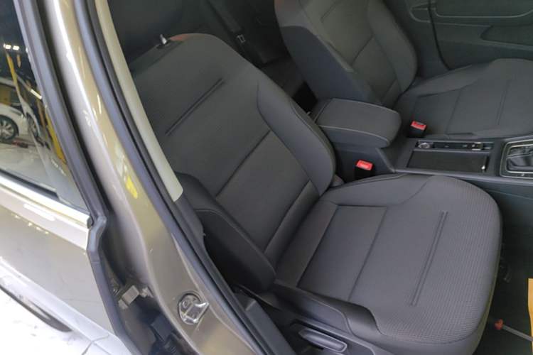 Used Volkswagen Golf 2017 230TSI Automatic Comfort Edition – Celebrating Milestone of One Million Units Right Front Seat