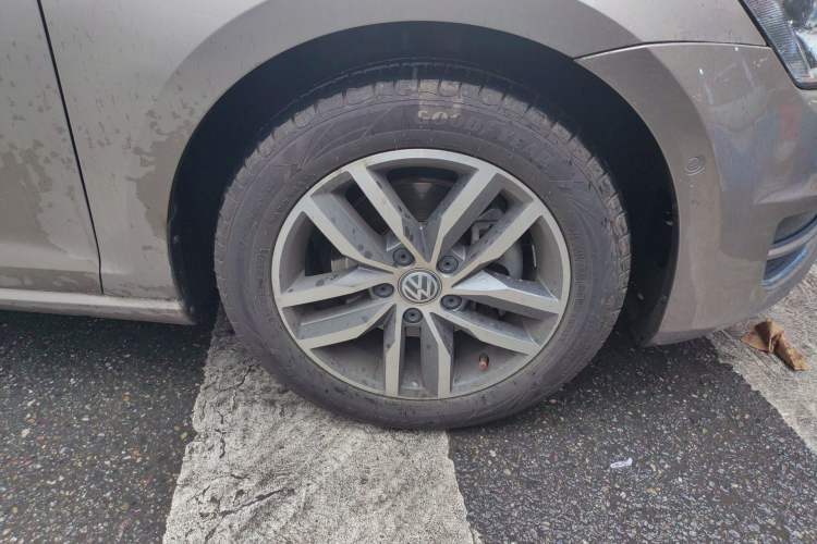 Used Volkswagen Golf 2017 230TSI Automatic Luxury Million-Vehicle Commemorative Edition Right Front Wheel Hub