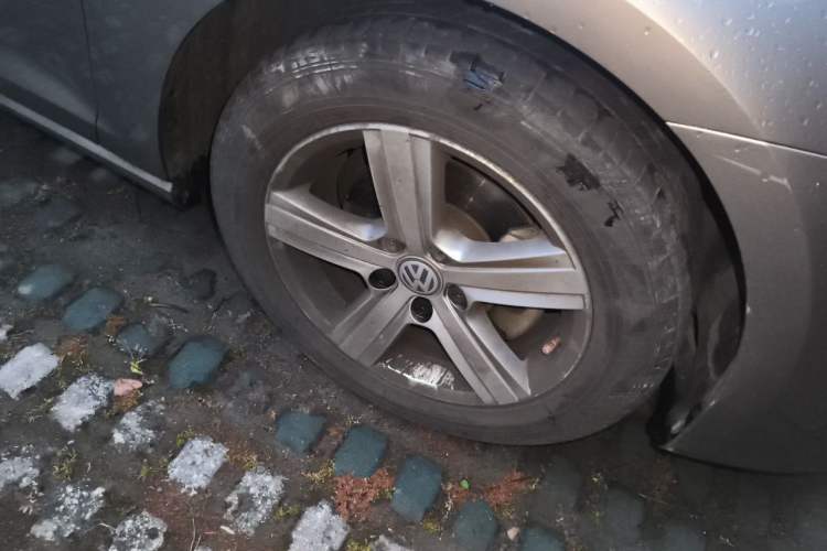 Used Volkswagen Golf 2017 1.6L Automatic Comfort Million-Vehicle Anniversary Edition Right Front Wheel Hub