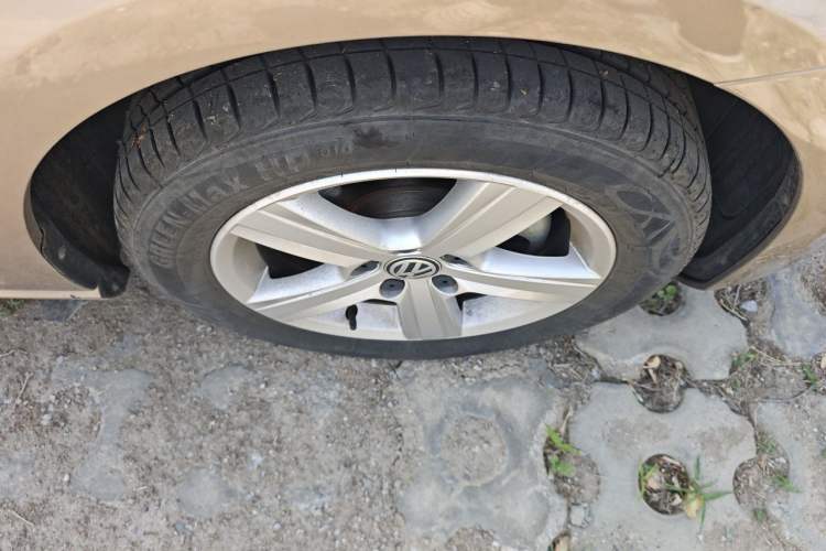 Used Volkswagen Golf 2017 1.6L Automatic Comfort Million-Vehicle Anniversary Edition Right Front Wheel Hub