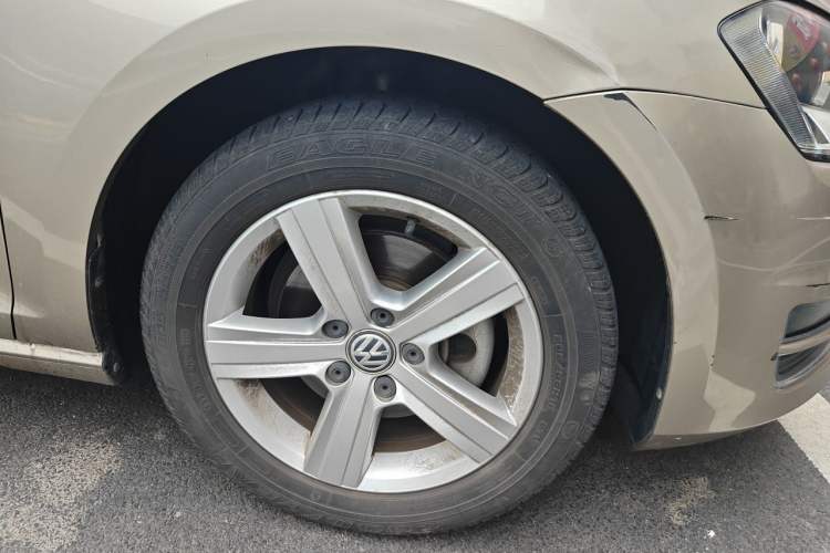 Used Volkswagen Golf 2017 230TSI Automatic Comfort Edition – Celebrating Milestone of One Million Units Right Front Wheel Hub