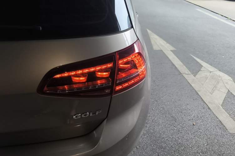 Used Volkswagen Golf 2017 1.6L Automatic Comfort Million-Vehicle Anniversary Edition Right Rear Taillight