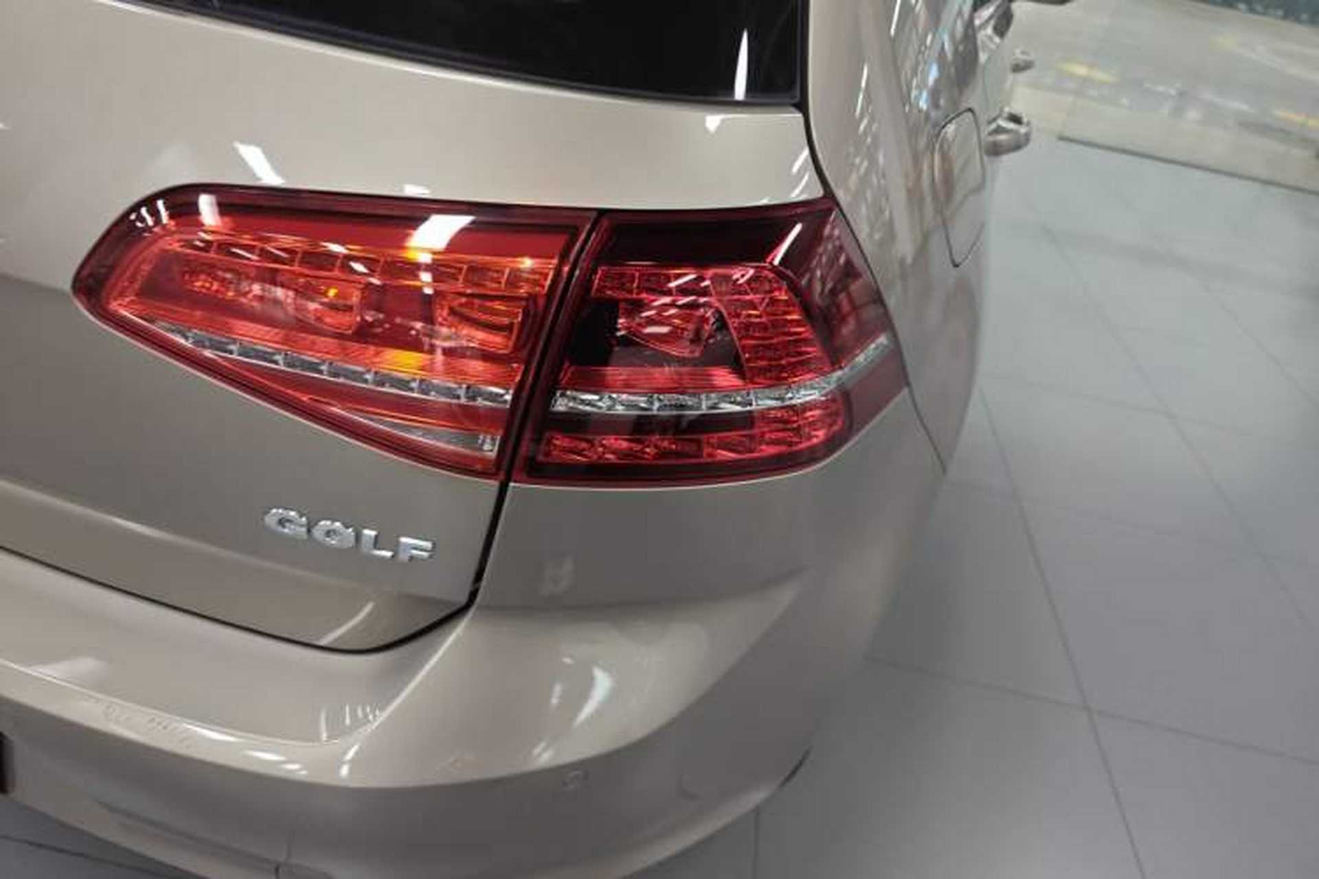 Used Volkswagen Golf 2017 1.6L Automatic Comfort Million-Vehicle Anniversary Edition Right Rear Taillight