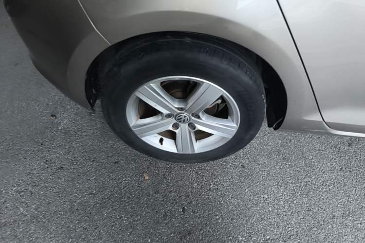 Used Volkswagen Golf 2017 1.6L Automatic Comfort Million-Vehicle Anniversary Edition Right Rear Wheel Hub