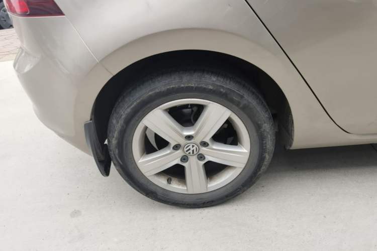Used Volkswagen Golf 2017 1.6L Automatic Comfort Million-Vehicle Anniversary Edition Right Rear Wheel Hub