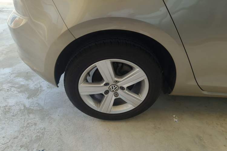 Used Volkswagen Golf 2017 230TSI Automatic Comfort Edition – Celebrating Milestone of One Million Units Right Rear Wheel Hub