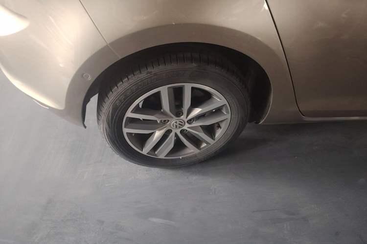 Used Volkswagen Golf 2017 230TSI Automatic Luxury Million-Vehicle Commemorative Edition Right Rear Wheel Hub