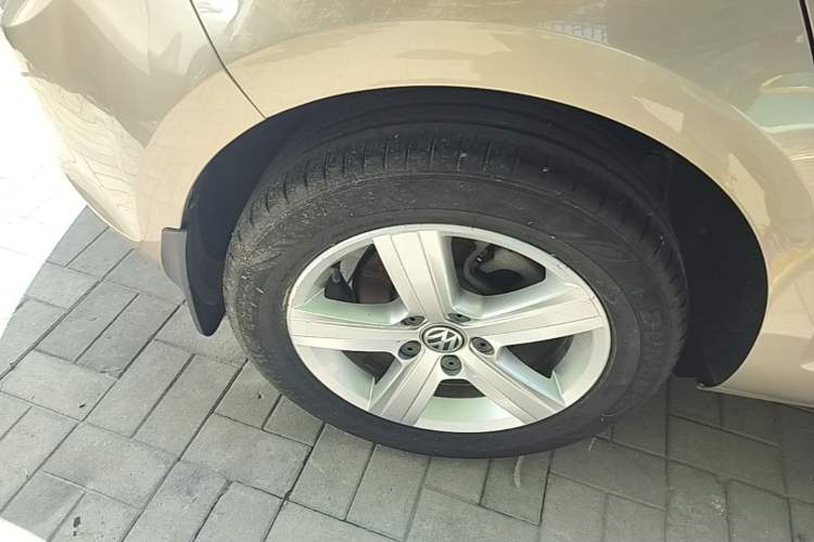 Used Volkswagen Golf 2017 1.6L Automatic Comfort Million-Vehicle Anniversary Edition Right Rear Wheel Hub