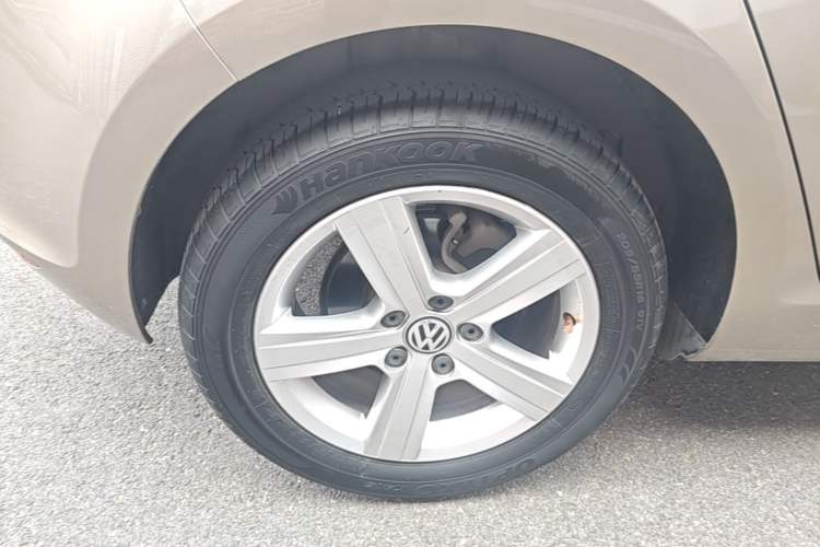 Used Volkswagen Golf 2017 230TSI Automatic Comfort Edition – Celebrating Milestone of One Million Units Right Rear Wheel Hub