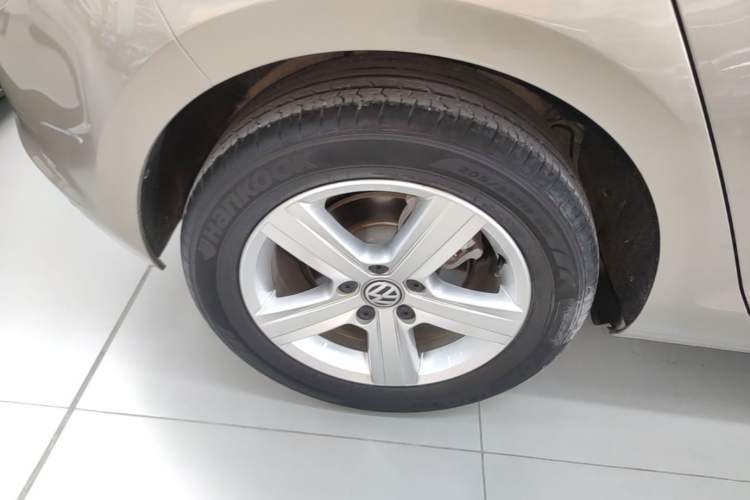 Used Volkswagen Golf 2017 230TSI Automatic Comfort Edition – Celebrating Milestone of One Million Units Right Rear Wheel Hub