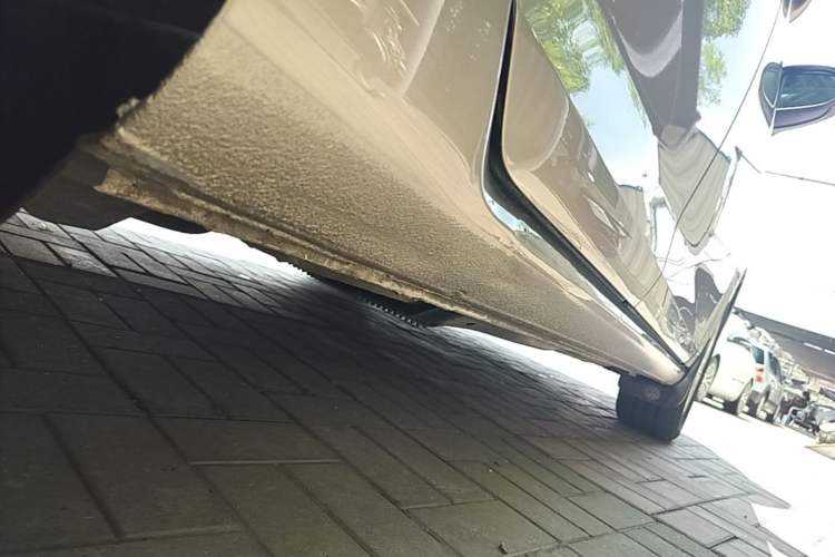 Used Volkswagen Golf 2017 1.6L Automatic Comfort Million-Vehicle Anniversary Edition Right Side Sill