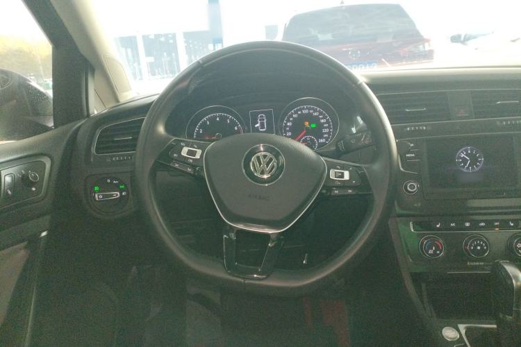 Used Volkswagen Golf 2017 230TSI Automatic Luxury Million-Vehicle Commemorative Edition Steering Wheel