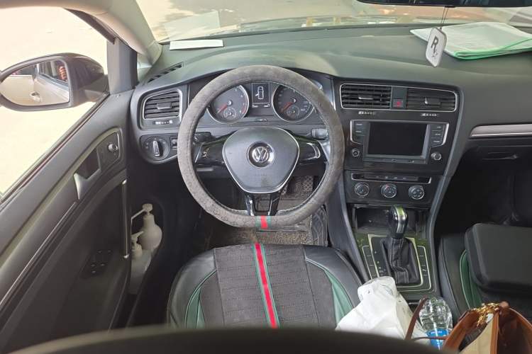 Used Volkswagen Golf 2017 1.6L Automatic Comfort Million-Vehicle Anniversary Edition Steering Wheel