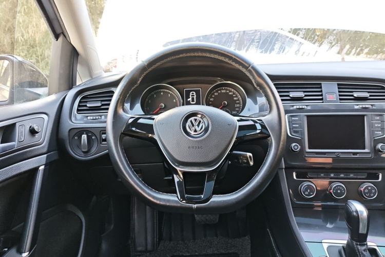 Used Volkswagen Golf 2017 1.6L Automatic Comfort Million-Vehicle Anniversary Edition Steering Wheel