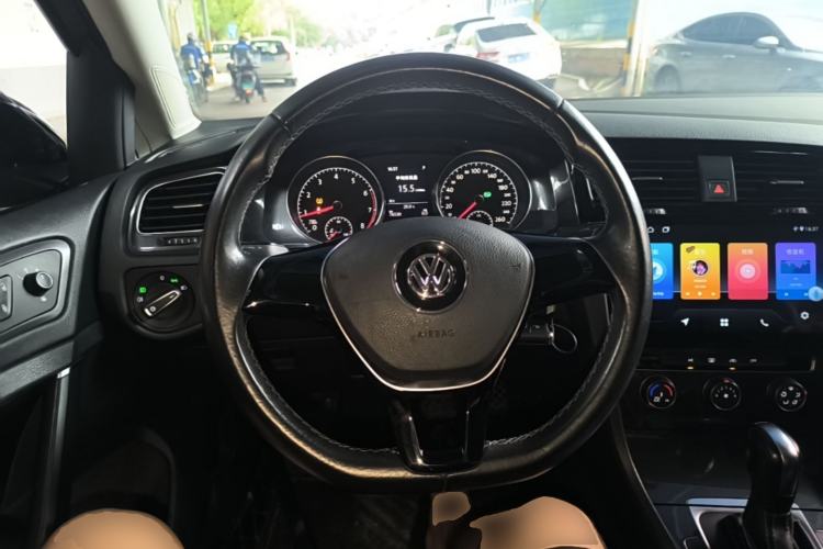 Used Volkswagen Golf 2017 1.6L Automatic Comfort Million-Vehicle Anniversary Edition Steering Wheel