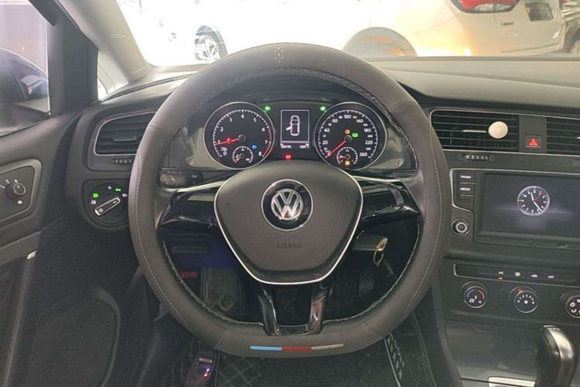 Used Volkswagen Golf 2017 230TSI Automatic Comfort Edition – Celebrating Milestone of One Million Units Steering Wheel