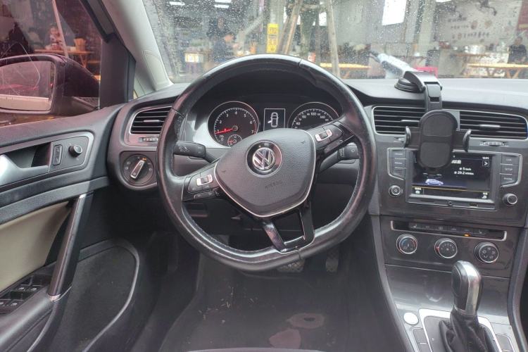 Used Volkswagen Golf 2017 230TSI Automatic Luxury Million-Vehicle Commemorative Edition Steering Wheel