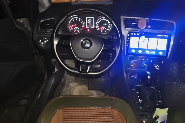 Used Volkswagen Golf 2017 1.6L Automatic Comfort Million-Vehicle Anniversary Edition Steering Wheel