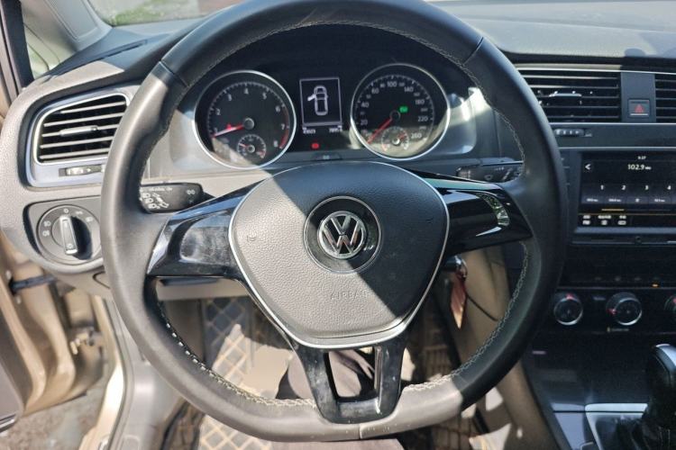 Used Volkswagen Golf 2017 1.6L Automatic Comfort Million-Vehicle Anniversary Edition Steering Wheel