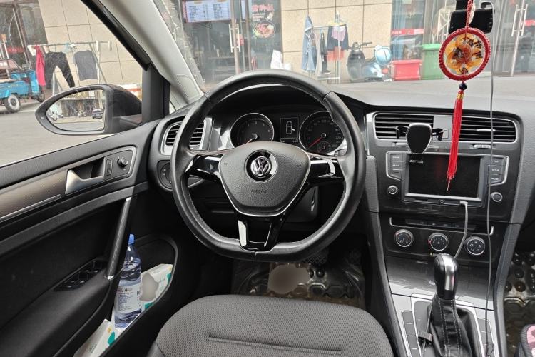 Used Volkswagen Golf 2017 230TSI Automatic Comfort Edition – Celebrating Milestone of One Million Units Steering Wheel