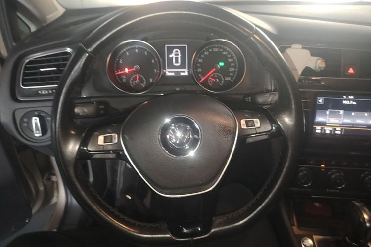 Used Volkswagen Golf 2017 230TSI Automatic Luxury Million-Vehicle Commemorative Edition Steering Wheel
