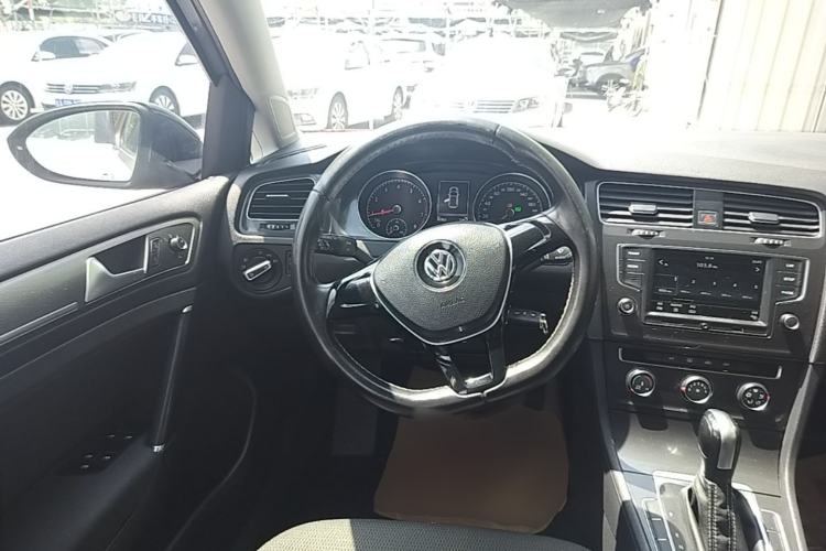 Used Volkswagen Golf 2017 1.6L Automatic Comfort Million-Vehicle Anniversary Edition Steering Wheel