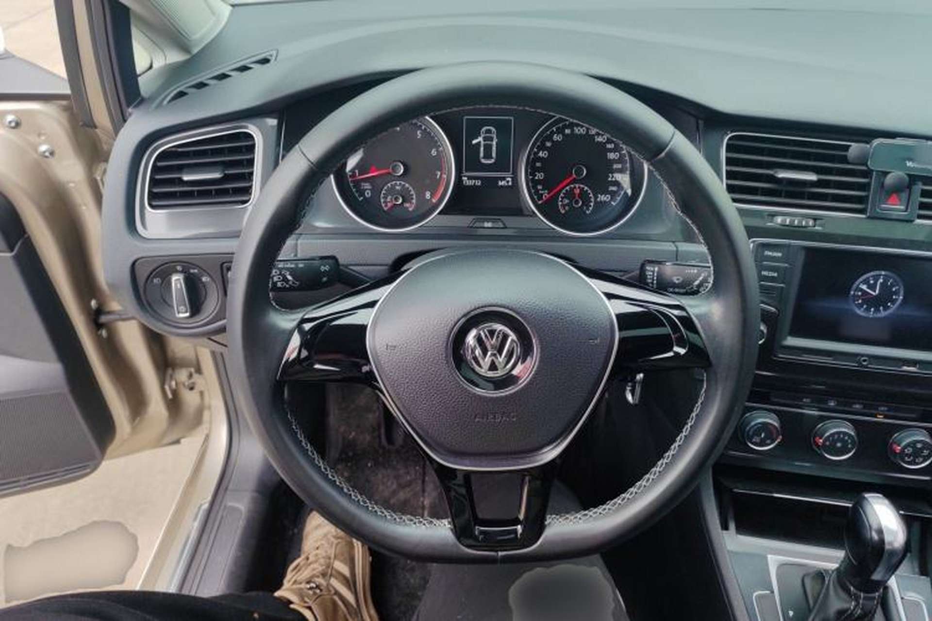 Used Volkswagen Golf 2017 230TSI Automatic Comfort Edition – Celebrating Milestone of One Million Units Steering Wheel