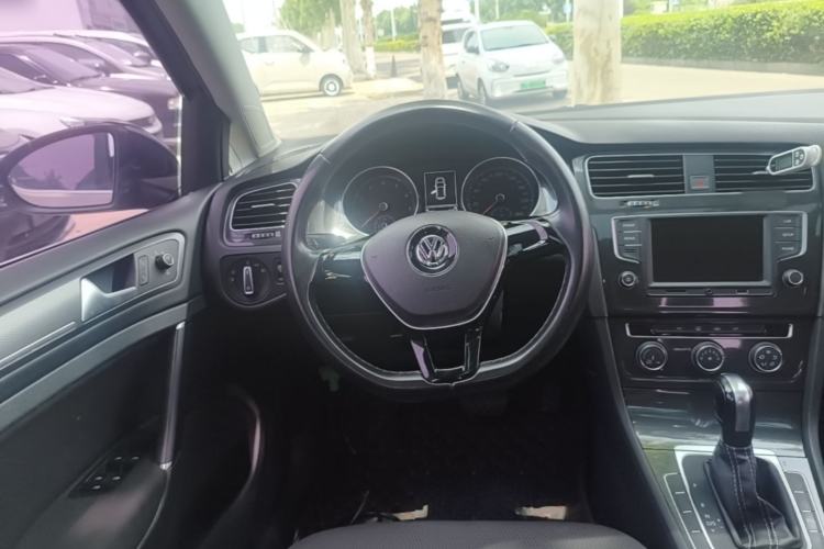 Used Volkswagen Golf 2017 1.6L Automatic Comfort Million-Vehicle Anniversary Edition Steering Wheel