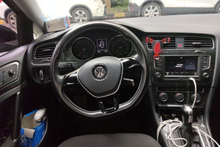 Used Volkswagen Golf 2017 1.6L Automatic Comfort Million-Vehicle Anniversary Edition Steering Wheel