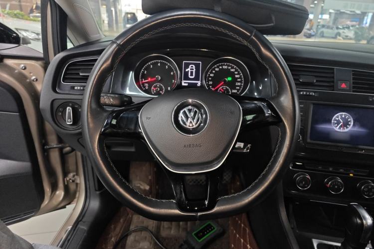 Used Volkswagen Golf 2017 1.6L Automatic Comfort Million-Vehicle Anniversary Edition Steering Wheel