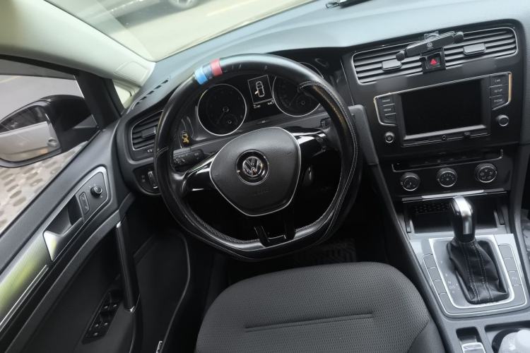Used Volkswagen Golf 2017 1.6L Automatic Comfort Million-Vehicle Anniversary Edition Steering Wheel