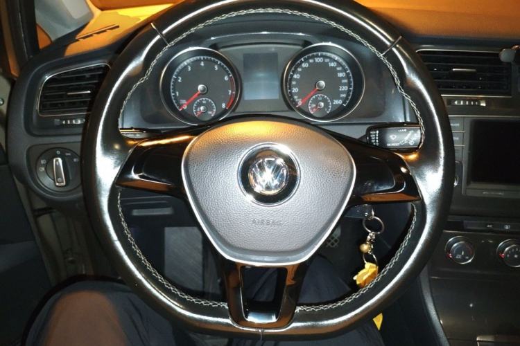 Used Volkswagen Golf 2017 230TSI Automatic Comfort Edition – Celebrating Milestone of One Million Units Steering Wheel