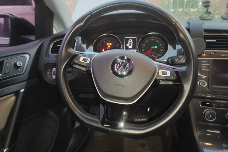 Used Volkswagen Golf 2017 230TSI Automatic Luxury Million-Vehicle Commemorative Edition Steering Wheel