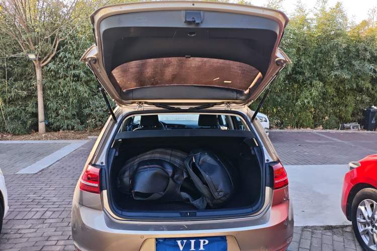 Used Volkswagen Golf 2017 1.6L Automatic Comfort Million-Vehicle Anniversary Edition Trunk